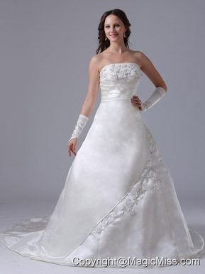 Custom Made A-line Embroidery 2013 Wedding Dress With Ruch Strapless