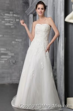 Romantic A-Line / Princess Strapless Court Train Tulle Appliques Wedding Dress