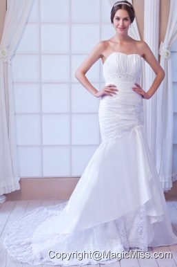 Popular Mermaid Strapless Court Train Taffeta Appliques Wedding Dress