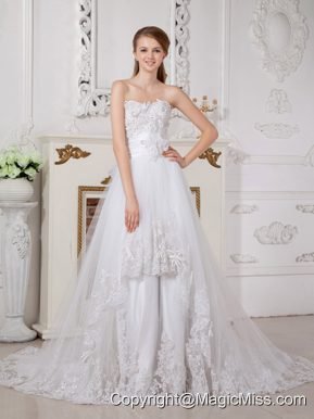 Sweet A-line Sweetheart Court Train Lace Appliques Wedding Dress