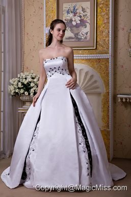 Elegant Ball Gown Strapless Chapel Train Satin Embroidery Wedding Dress