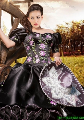 Fashionable Off the Shoulder Embroideried Black Quinceanera Dress with Short Sleeves