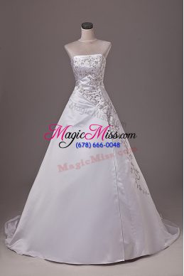 Cheap Lace Up Wedding Gown White for Wedding Party with Embroidery Brush Train