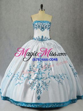 Floor Length Ball Gowns Sleeveless White Vestidos de Quinceanera Lace Up