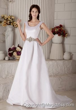 Luxurious A-line / Princess Scoop Court Train Satin Beading Wedding Dress