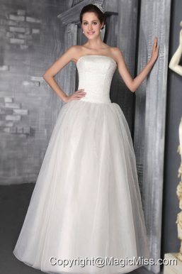 Beautiful A-Line/Princess Strapless Floor-length Organza Beading Wedding Dress