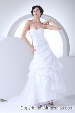 Sweetheart A-line Ruching Brush Train Wedding Dress