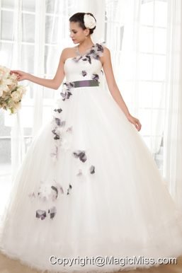 Gorgeous Ball Gown One Shoulder Floor-length Tulle Hand Flowers Wedding Dress