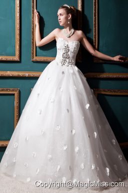 Beautiful Ball Gown Sweetheart Floor-lengthTulle Beading and Appliques Wedding Dress