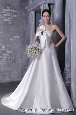 White A-Line / Princess Srapless Chapel Train Satin Beading and Bowknot Wedding Dress