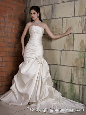 Fashionbale Mermaid Strapless Chapel Train Taffeta Hand Made Flower Wedding Dress