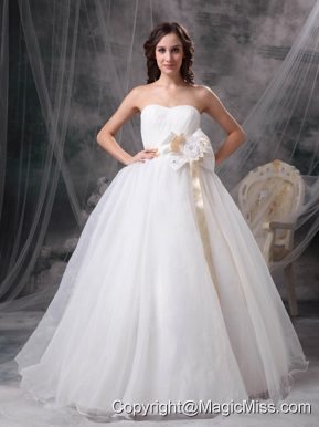 Pretty A-line Strapless Floor-length Taffeta and Organza Hand Made Flower Wedding Dress