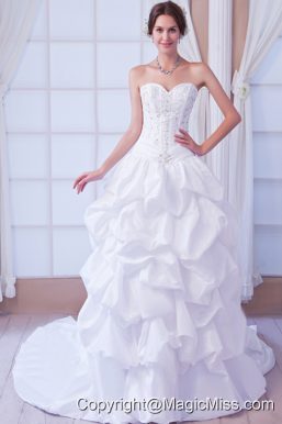Luxurious Princess Sweetheart Court Train Taffeta Beading Wedding Dress