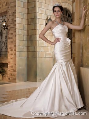 Fashionbale Mermaid Strapless Chapel Train Taffeta Ruch Wedding Dress