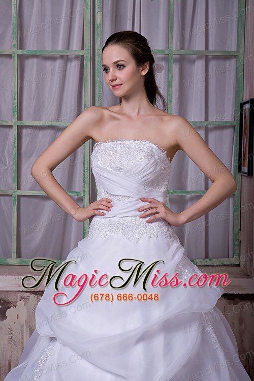 wholesale simple a-line strapless chapel train taffeta and organza appliques wedding dress