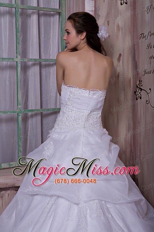 wholesale simple a-line strapless chapel train taffeta and organza appliques wedding dress