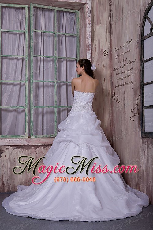 wholesale simple a-line strapless chapel train taffeta and organza appliques wedding dress