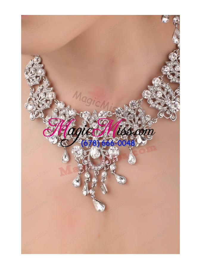 wholesale luxurious crown and necklace in rhinestone and alloy