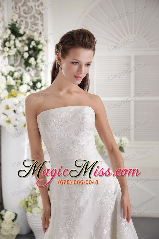 wholesale white a-line / princess strapless court train embroidery organza wedding dress