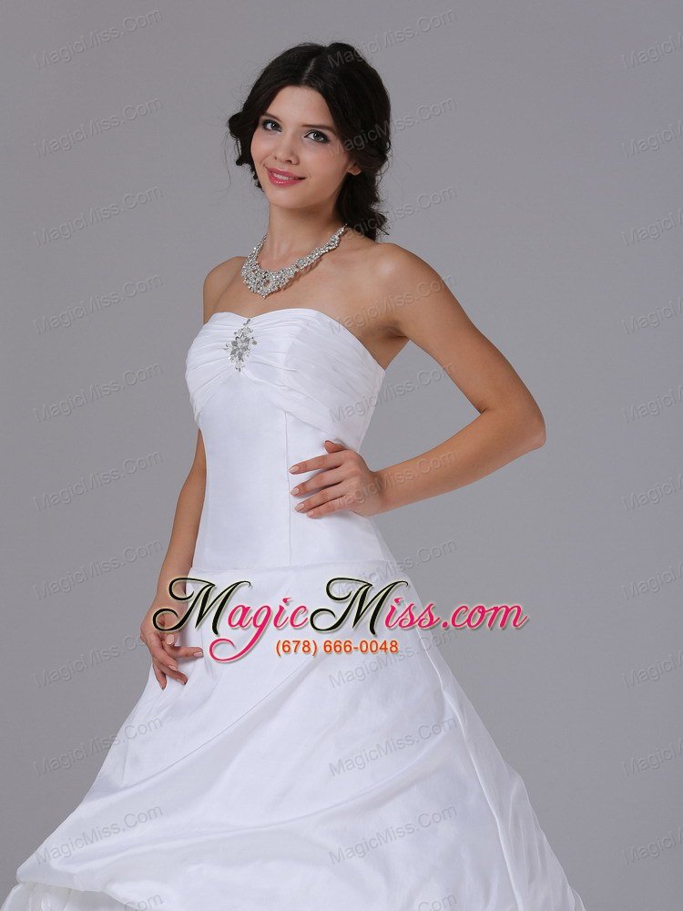 wholesale fashionable wedding dress with strapless hand made flowers and taffeta