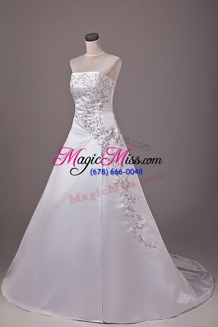 wholesale cheap lace up wedding gown white for wedding party with embroidery brush train