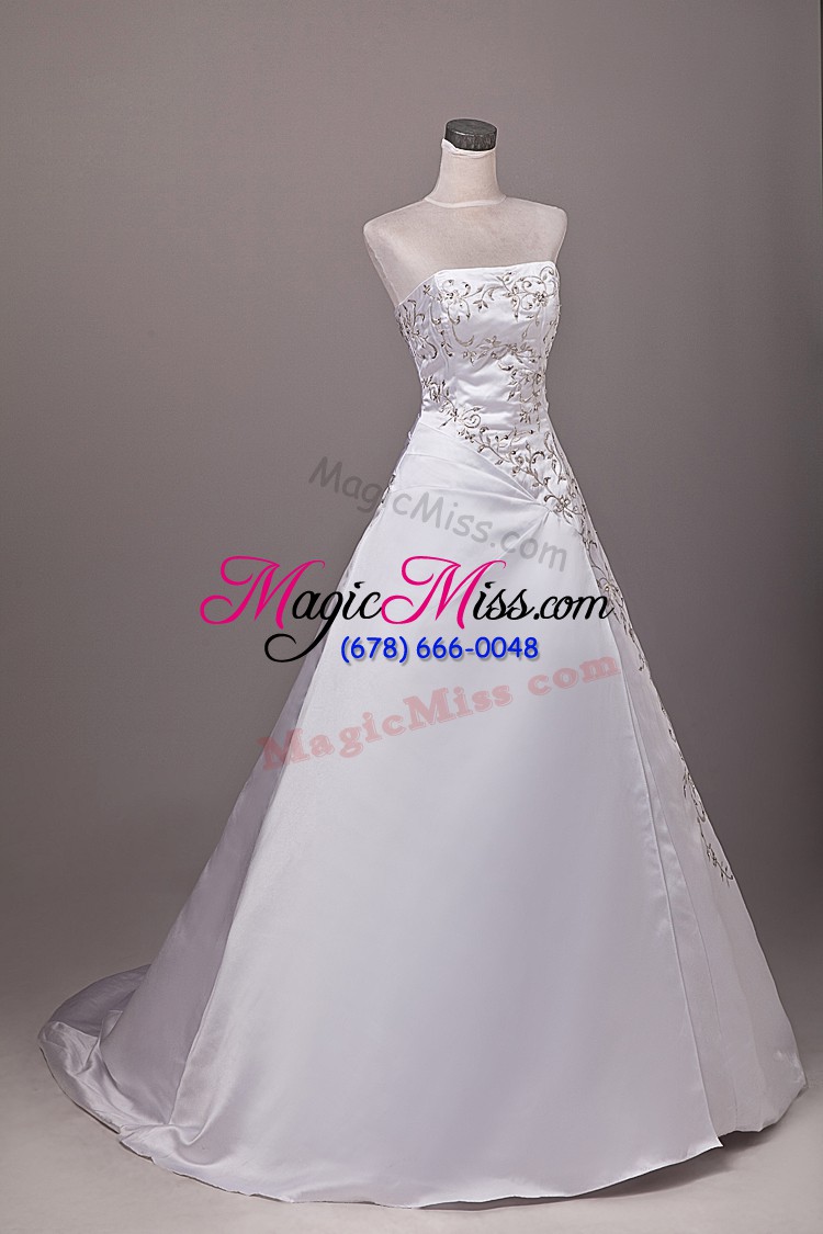 wholesale cheap lace up wedding gown white for wedding party with embroidery brush train