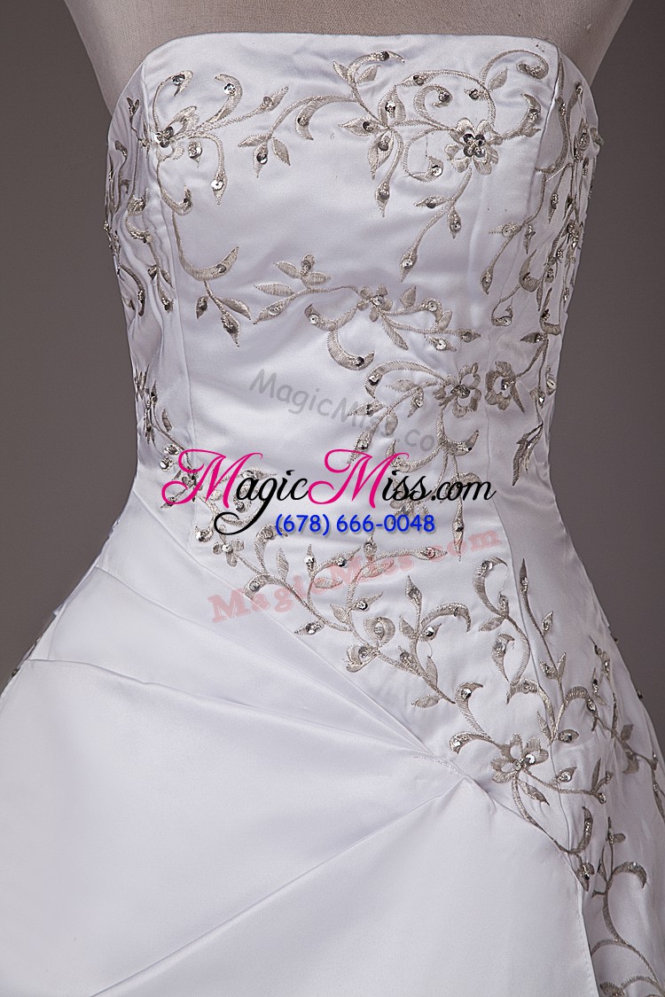 wholesale cheap lace up wedding gown white for wedding party with embroidery brush train