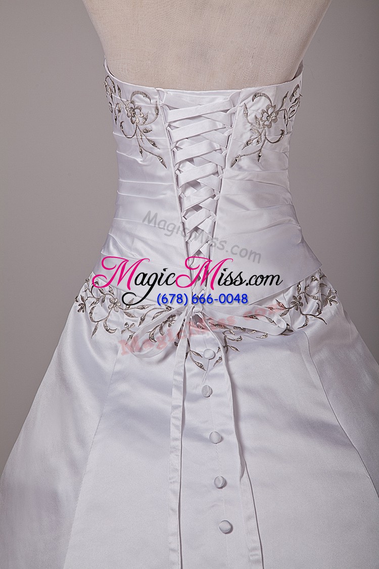 wholesale cheap lace up wedding gown white for wedding party with embroidery brush train