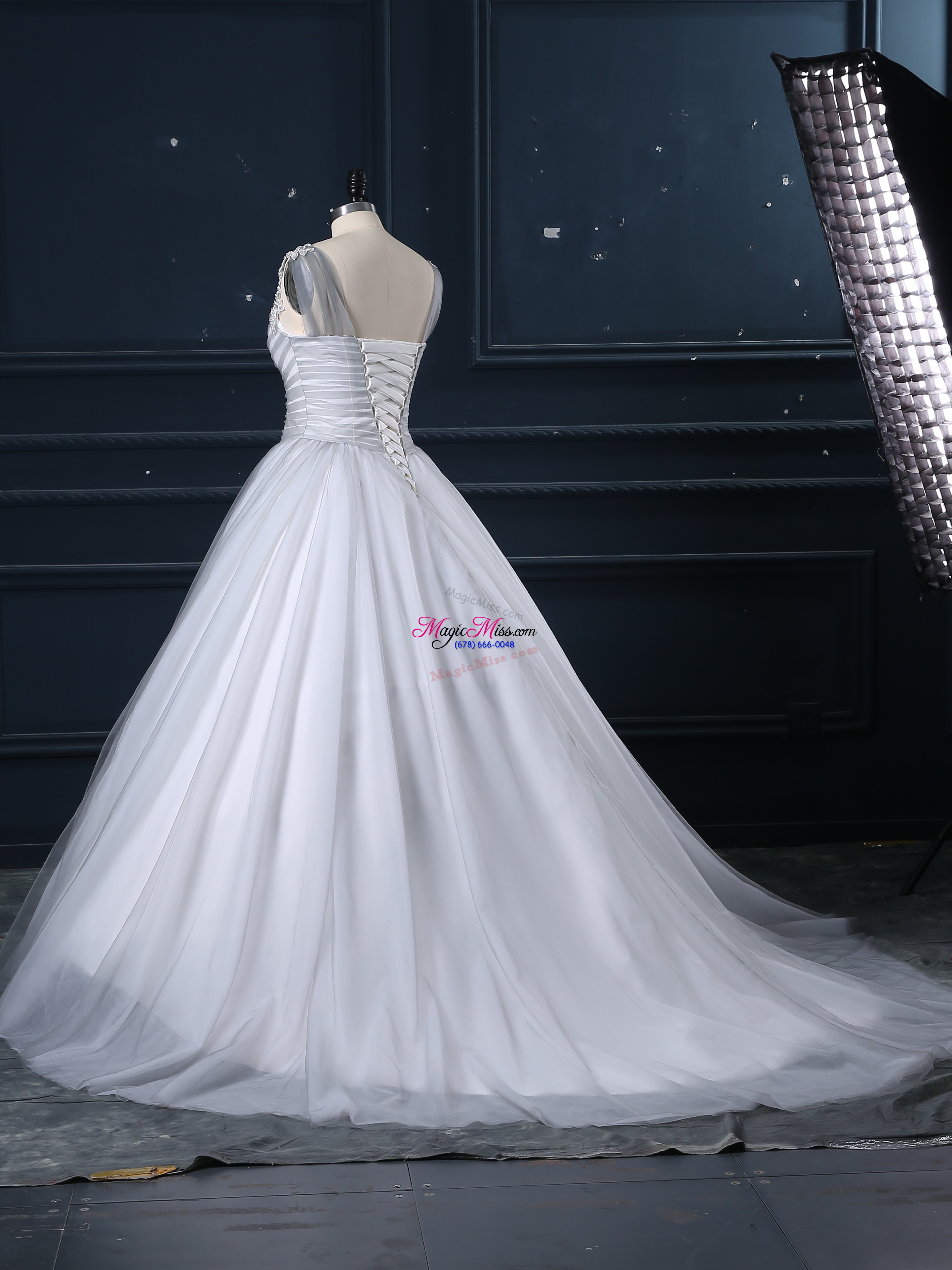 wholesale fine grey v-neck lace up beading and appliques wedding dress court train sleeveless