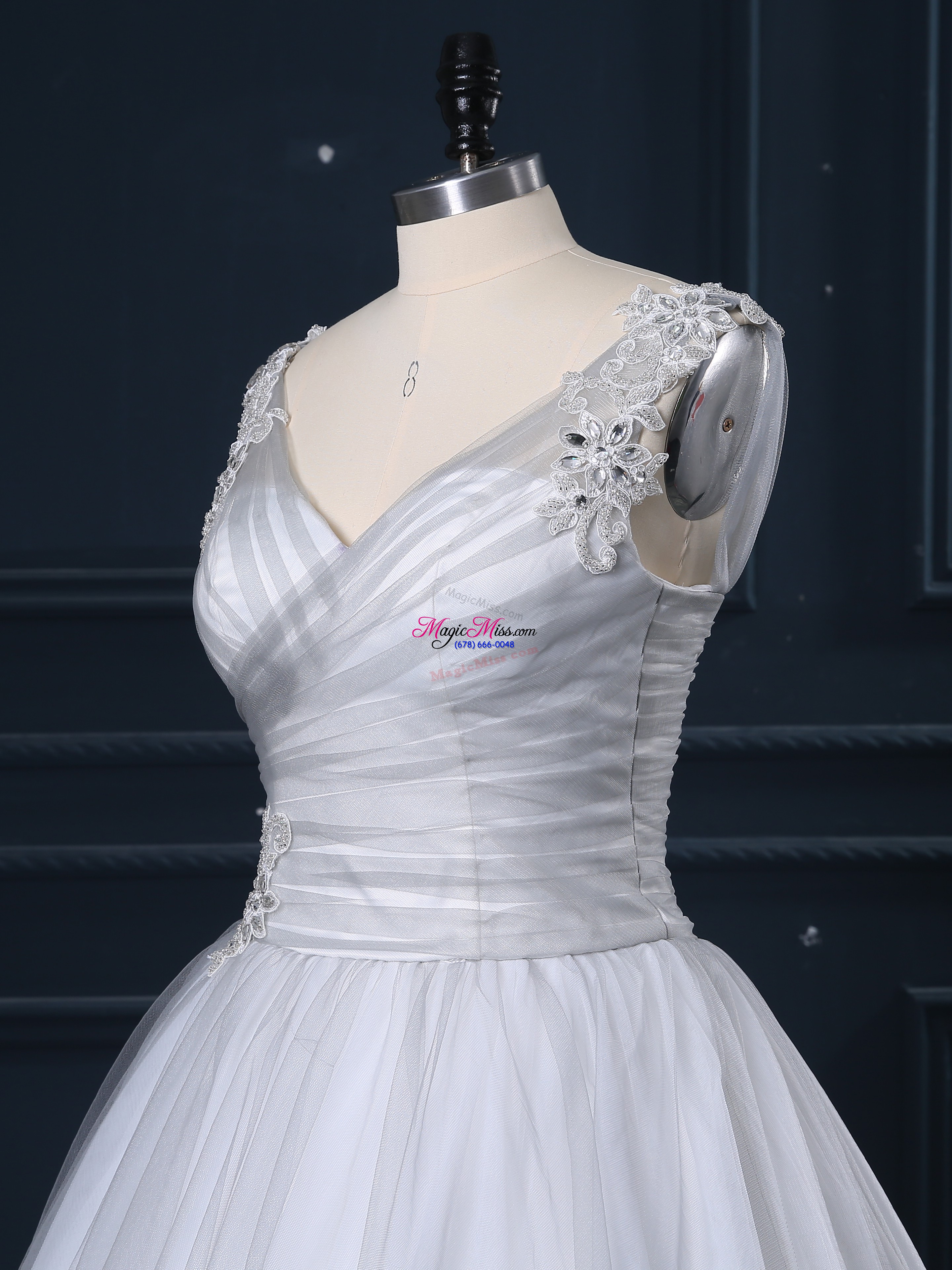 wholesale fine grey v-neck lace up beading and appliques wedding dress court train sleeveless