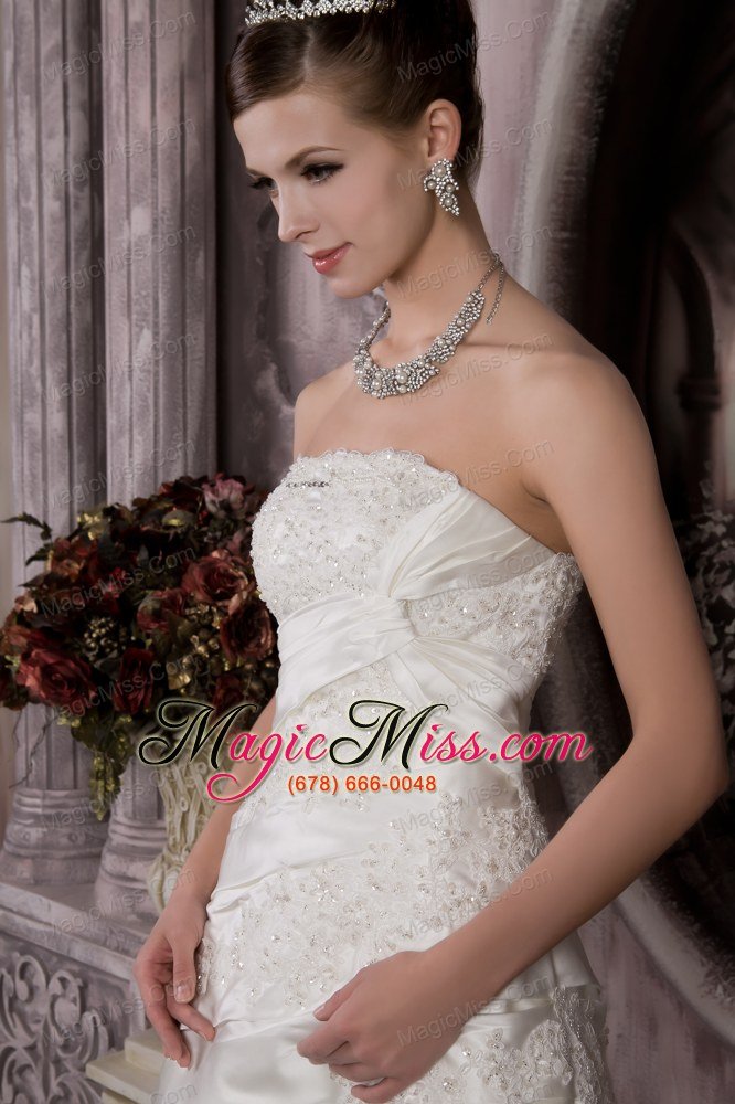 wholesale romantic a-line strapless court train taffeta and lace appliques wedding dress