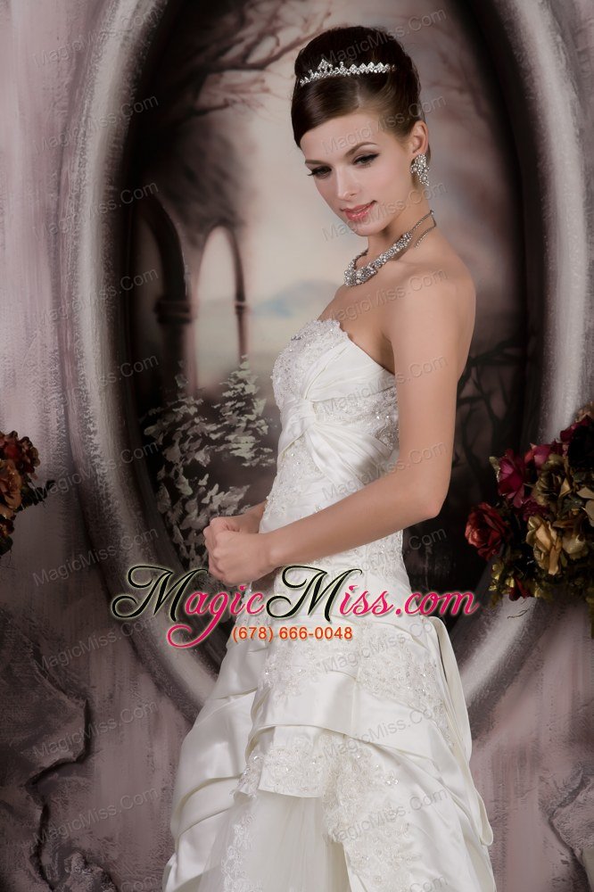 wholesale romantic a-line strapless court train taffeta and lace appliques wedding dress