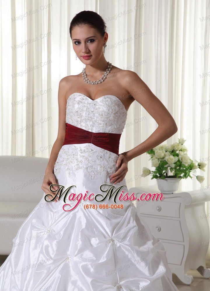 wholesale modest a-line sweetheart chapel train taffeta appliques wedding dress