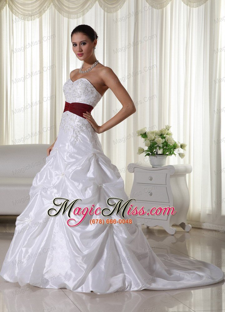 wholesale modest a-line sweetheart chapel train taffeta appliques wedding dress