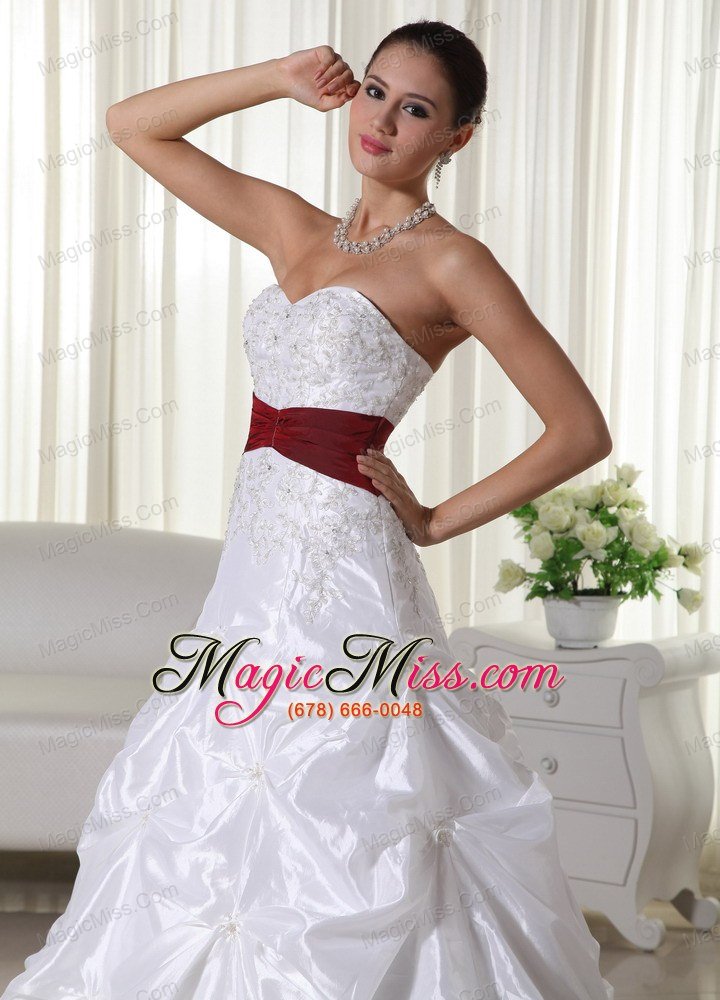 wholesale modest a-line sweetheart chapel train taffeta appliques wedding dress