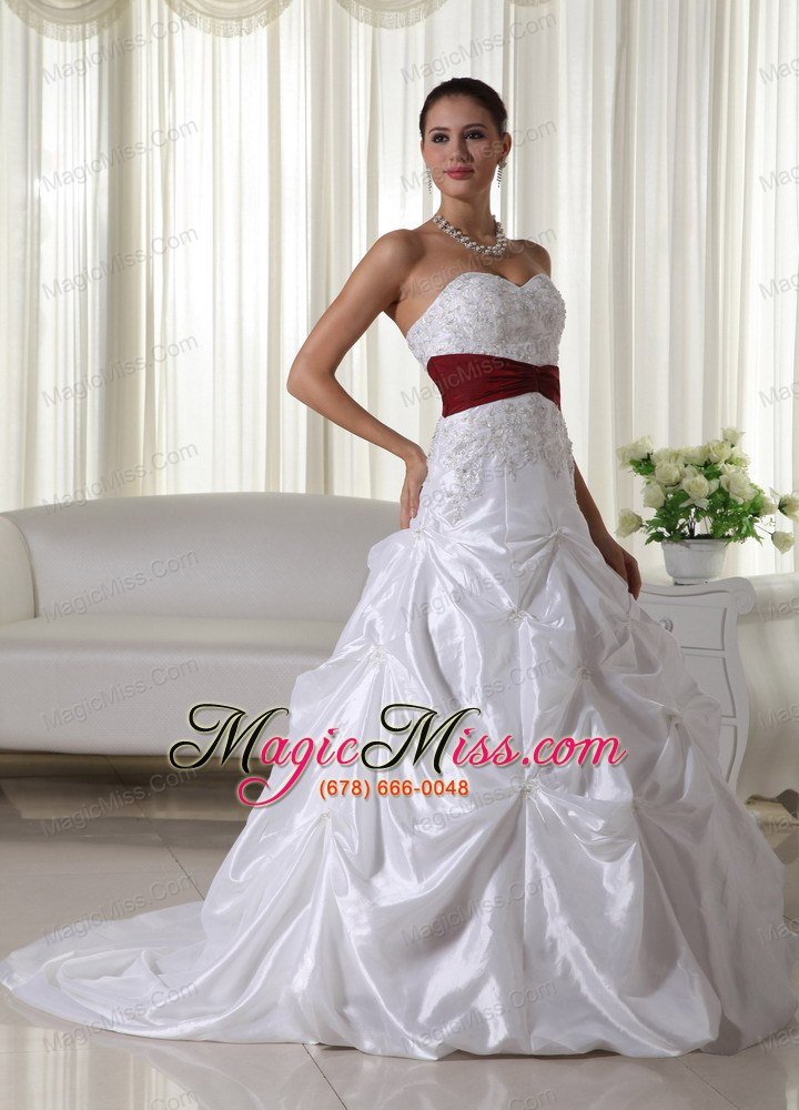 wholesale modest a-line sweetheart chapel train taffeta appliques wedding dress