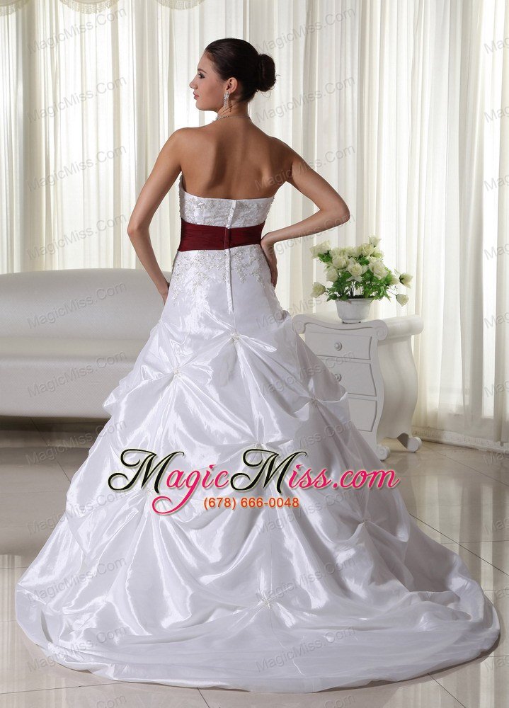 wholesale modest a-line sweetheart chapel train taffeta appliques wedding dress