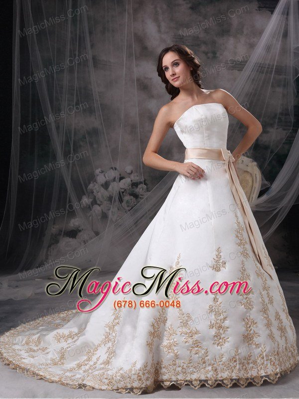 wholesale white a-line strapless court train satin embriodery wedding dress