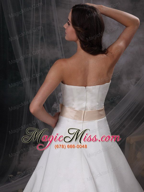 wholesale white a-line strapless court train satin embriodery wedding dress