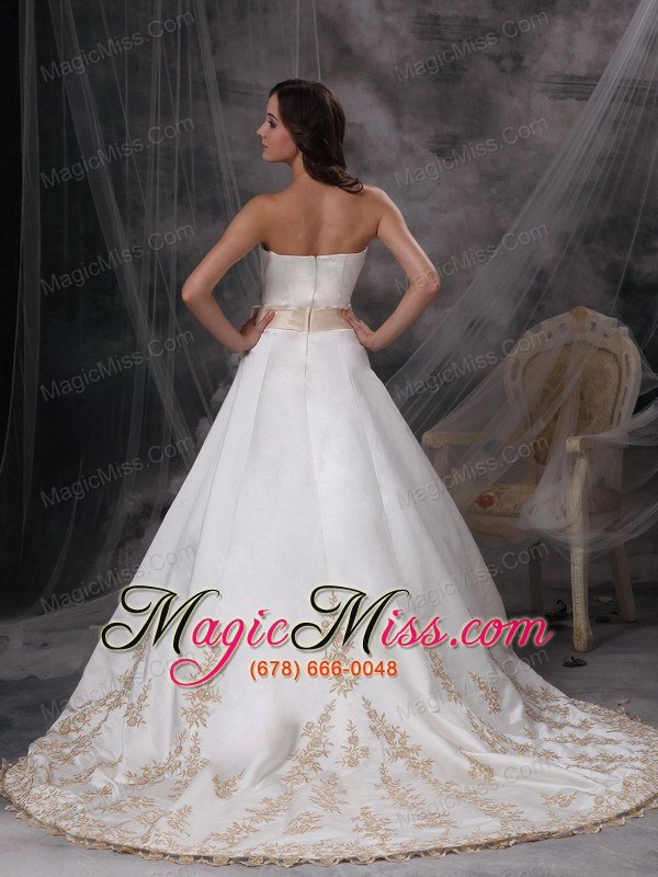 wholesale white a-line strapless court train satin embriodery wedding dress