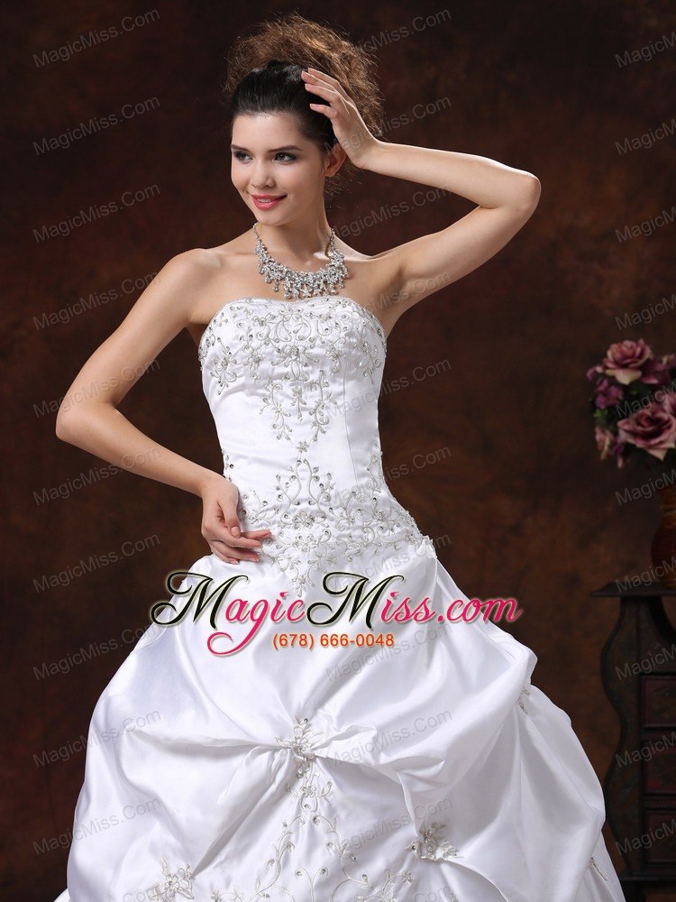 wholesale custom made for modest wedding dress with embroidery bodice and pick-ups