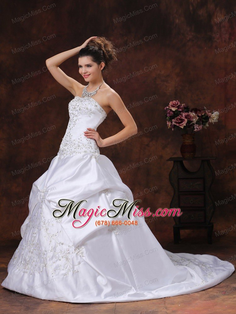 wholesale custom made for modest wedding dress with embroidery bodice and pick-ups