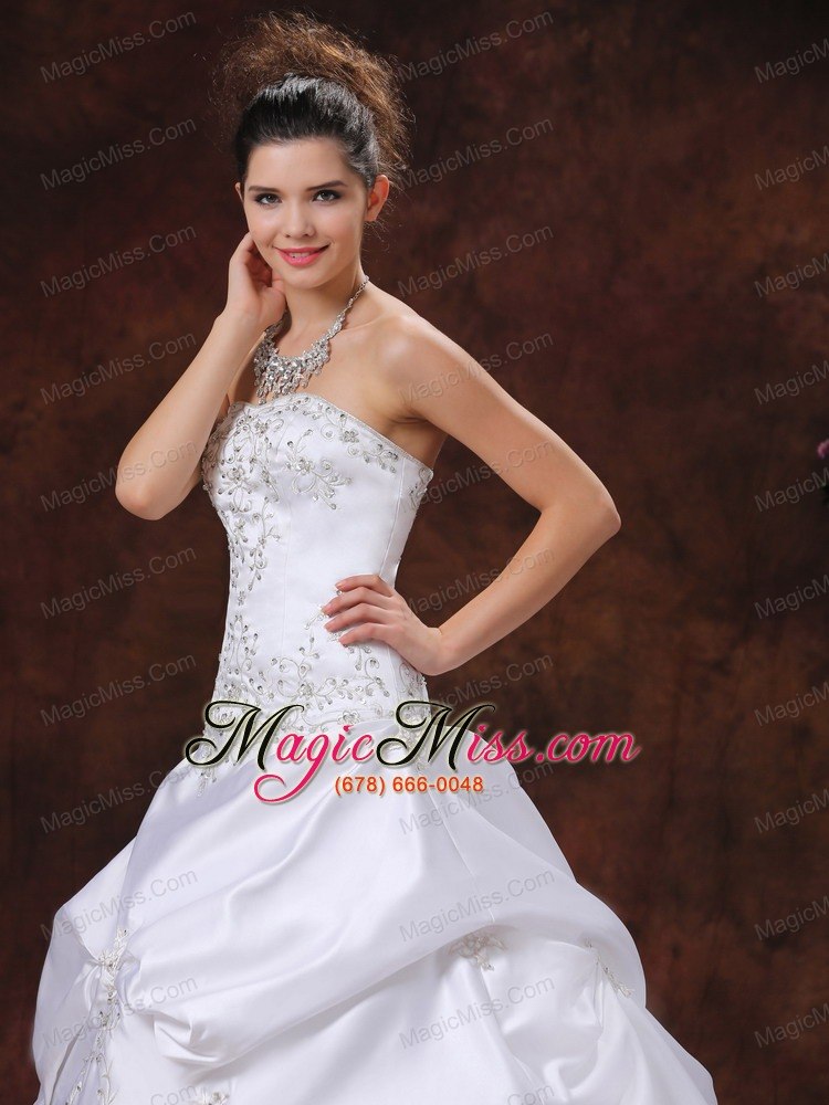 wholesale custom made for modest wedding dress with embroidery bodice and pick-ups