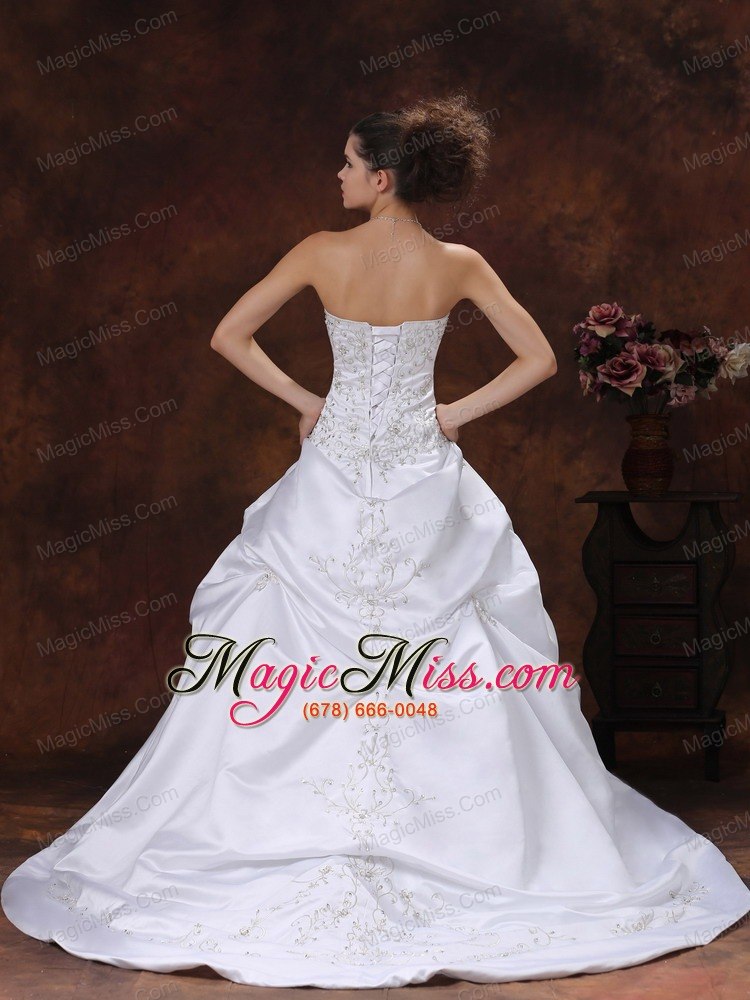 wholesale custom made for modest wedding dress with embroidery bodice and pick-ups