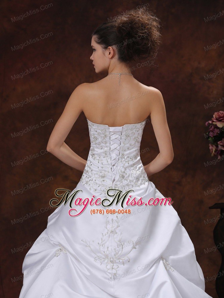 wholesale custom made for modest wedding dress with embroidery bodice and pick-ups