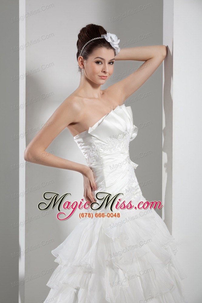 wholesale appliques pleats strapless a-line court train ruffled layers wedding dress