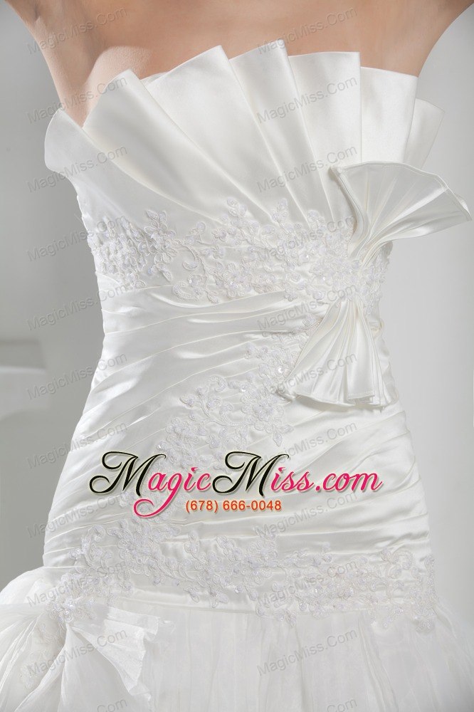 wholesale appliques pleats strapless a-line court train ruffled layers wedding dress