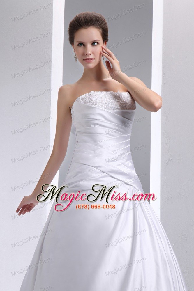 wholesale romantic a-line strapless chapel train taffeta appliques and ruch wedding dress