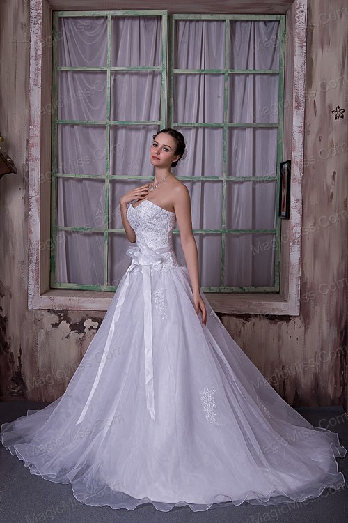 wholesale modest a-line sweetheart chapel train taffeta and organza appliques and hand made flower wedding dress