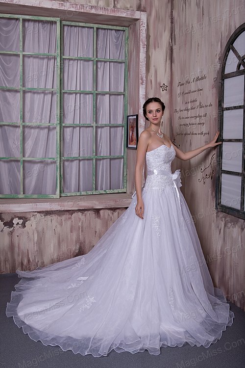 wholesale modest a-line sweetheart chapel train taffeta and organza appliques and hand made flower wedding dress